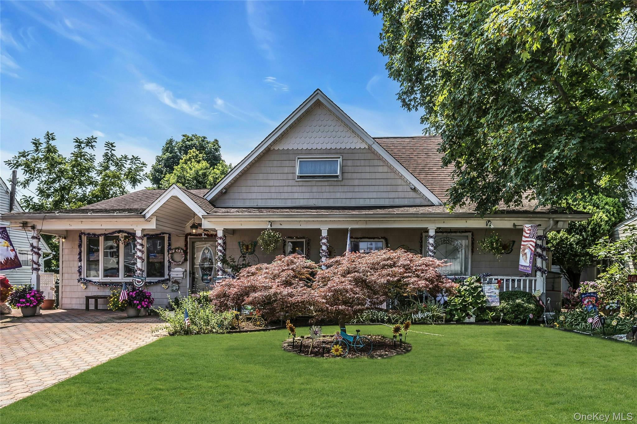 18 Hedge Lane, Westbury NY 11590
