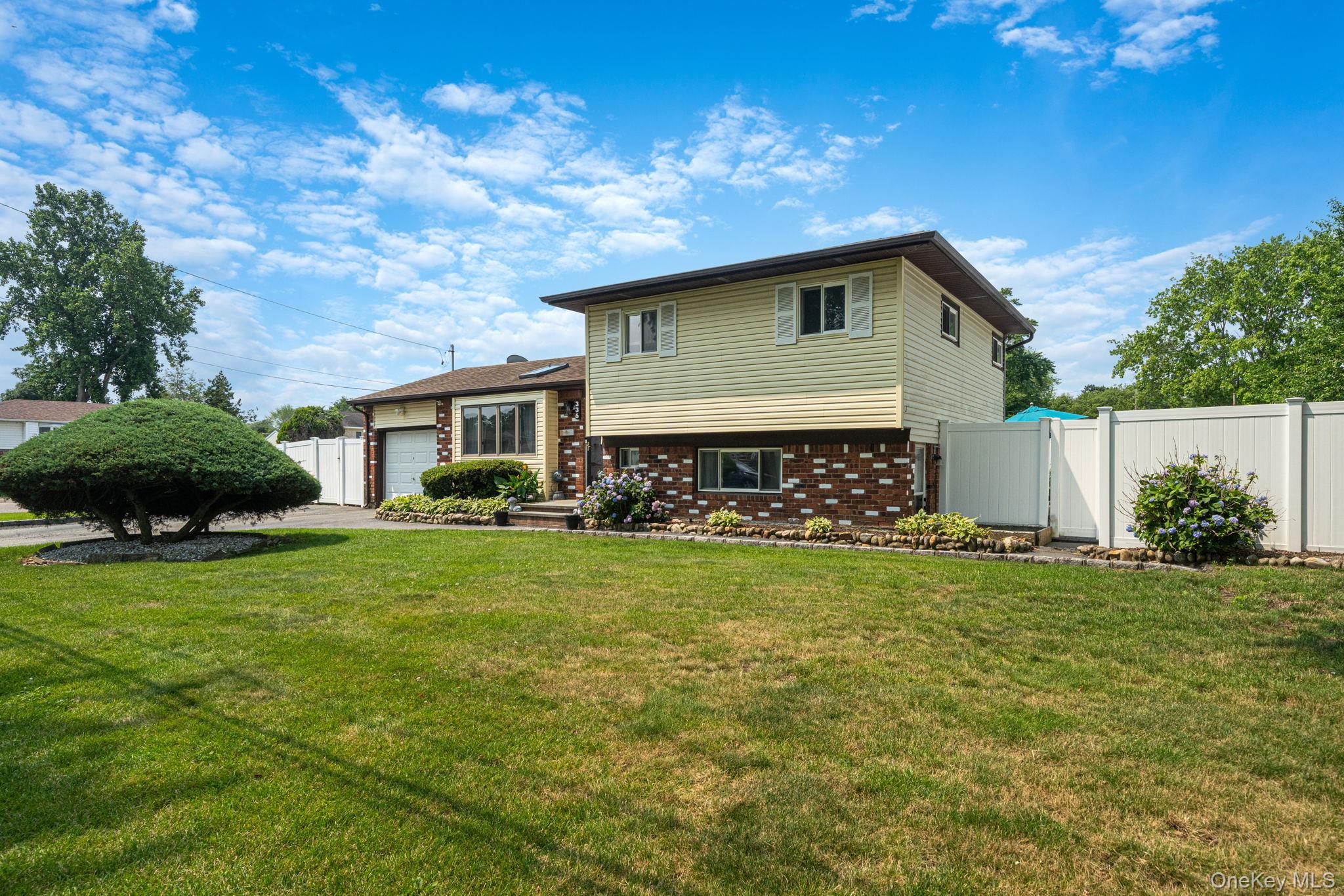 336 W 23rd Street, Deer Park NY 11729