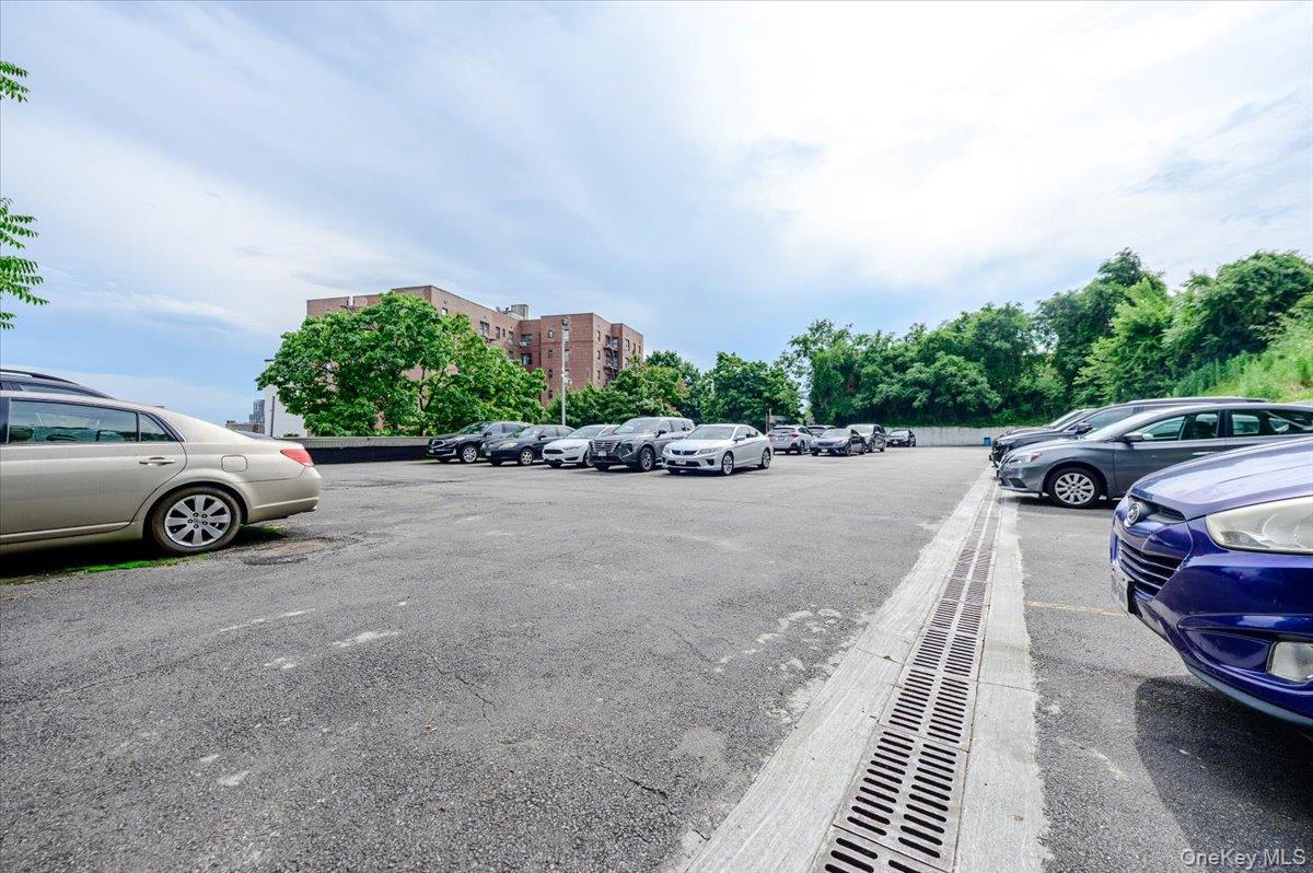 172-70 Highland Avenue Unit 9-L, Jamaica Estates NY 11432