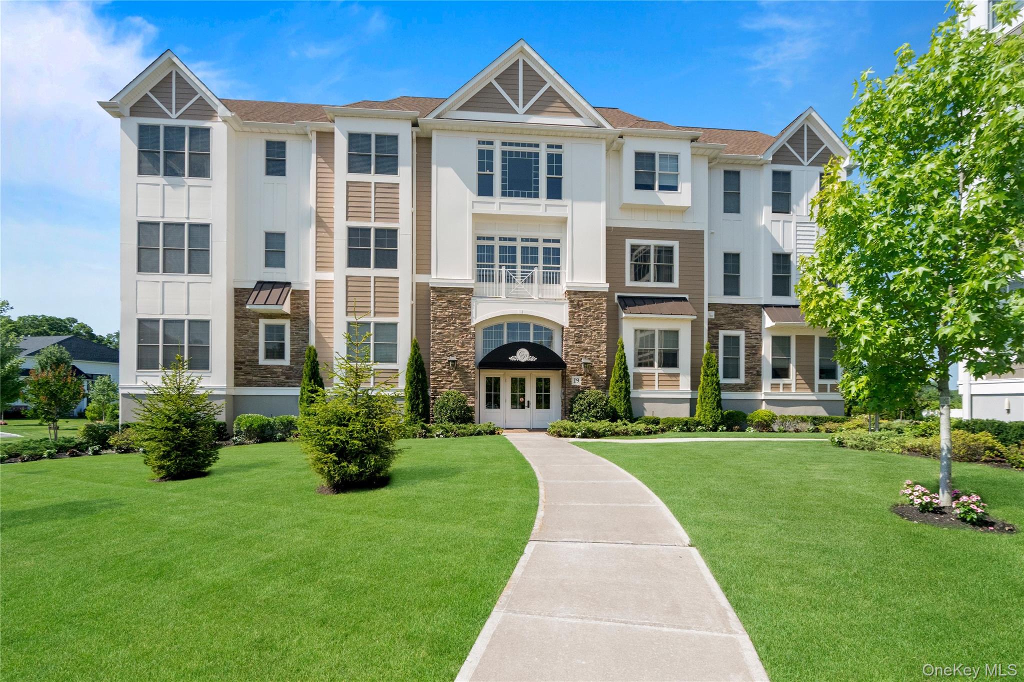 19303 Aspenwood Drive, Plainview NY 11803