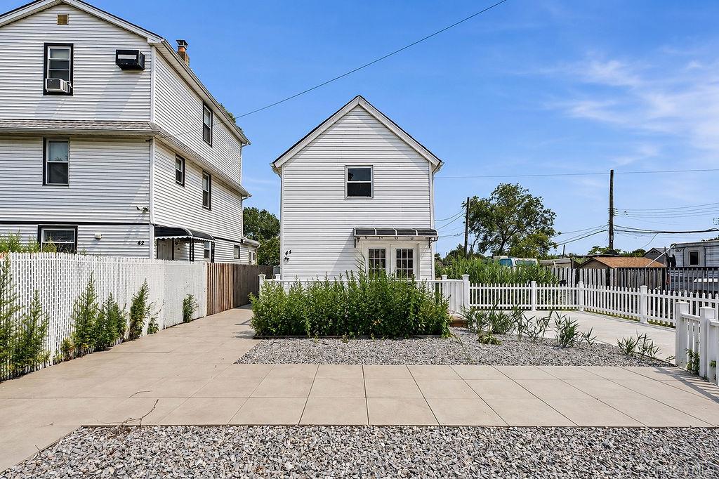 44 Broadway, Hamilton Beach NY 11414