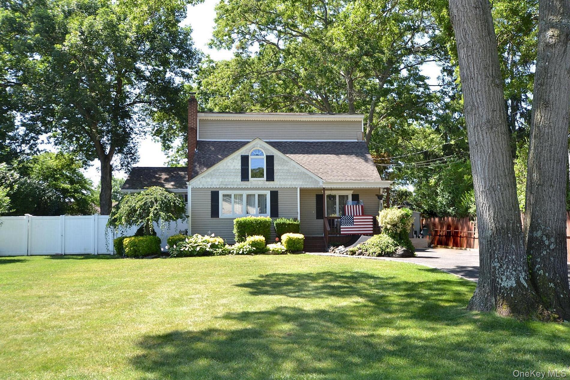 82 Stahley Street, Brentwood NY 11717