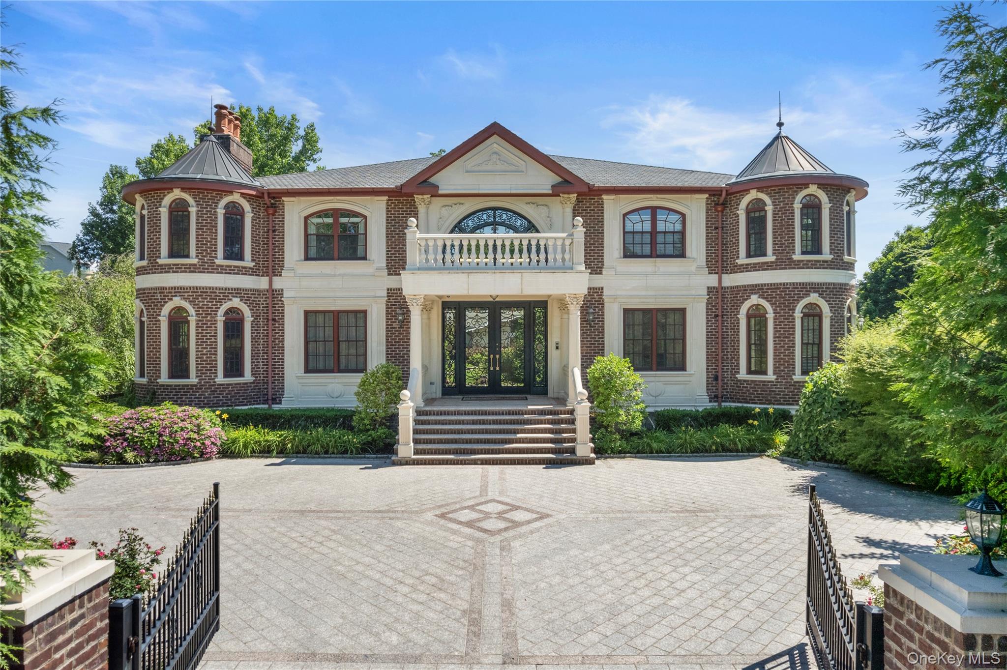 28 Whitney Circle, Glen Cove NY 11542