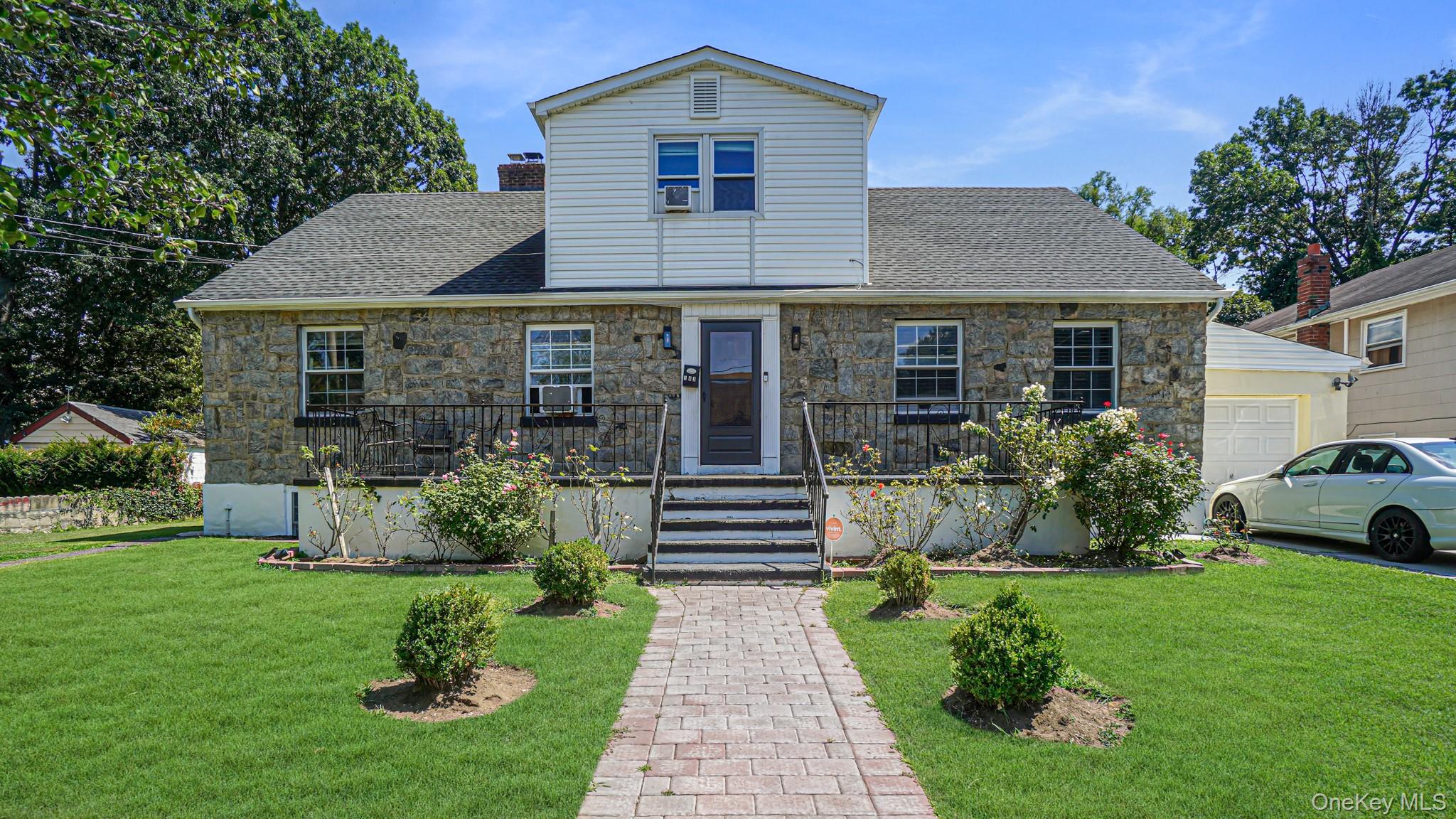 143 S Montgomery St, Valley Stream NY 11580