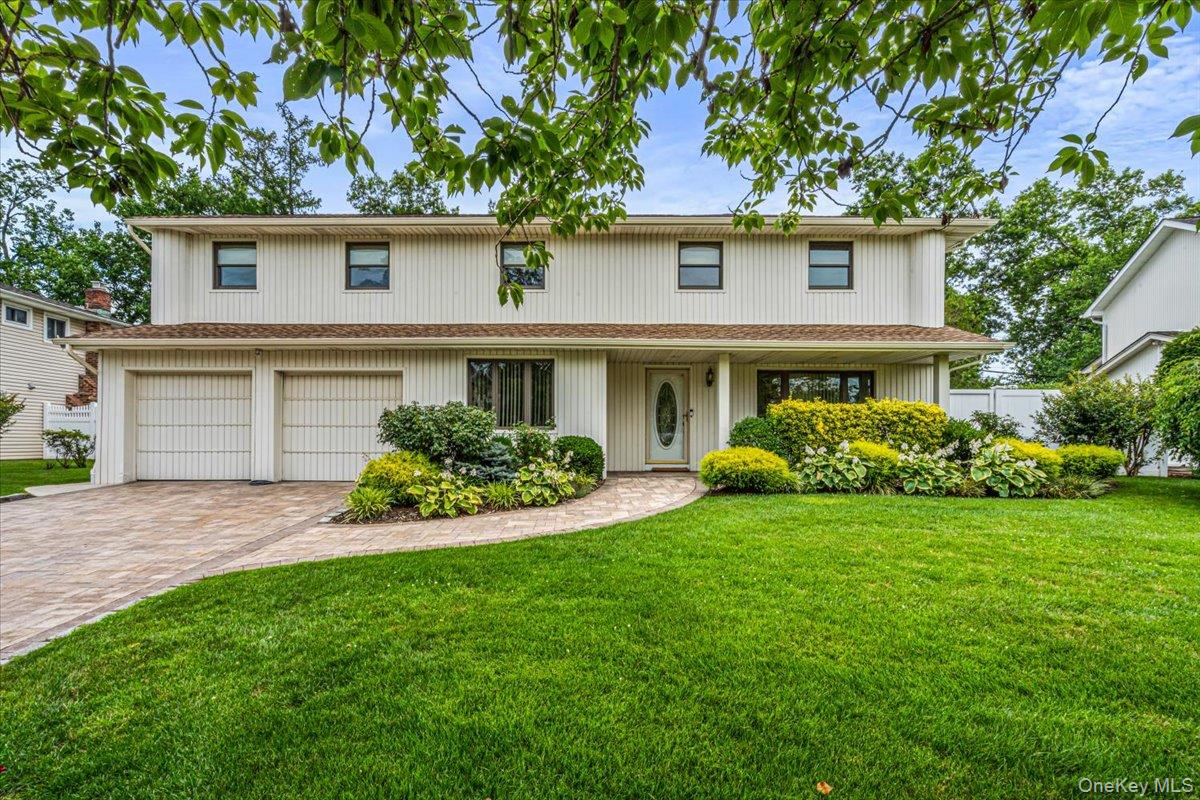 10 Clemson Lane, Woodbury NY 11797