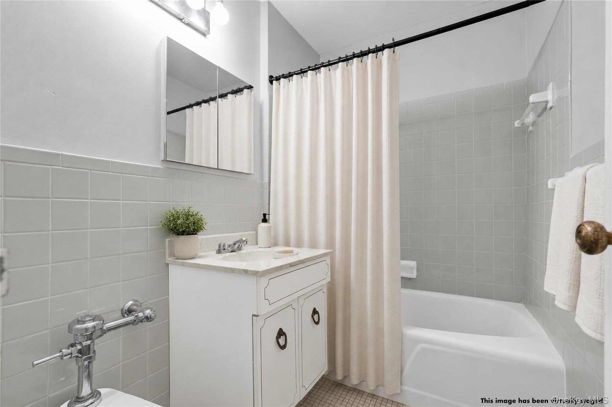 175-20 Wexford Terrace Unit 10A, Jamaica Estates NY 11432