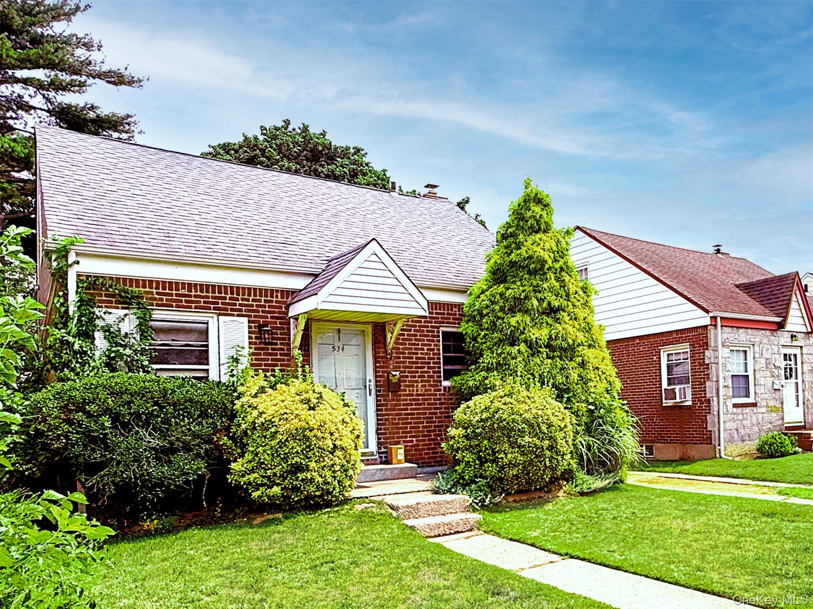 534 Sperry Boulevard, New Hyde Park NY 11040