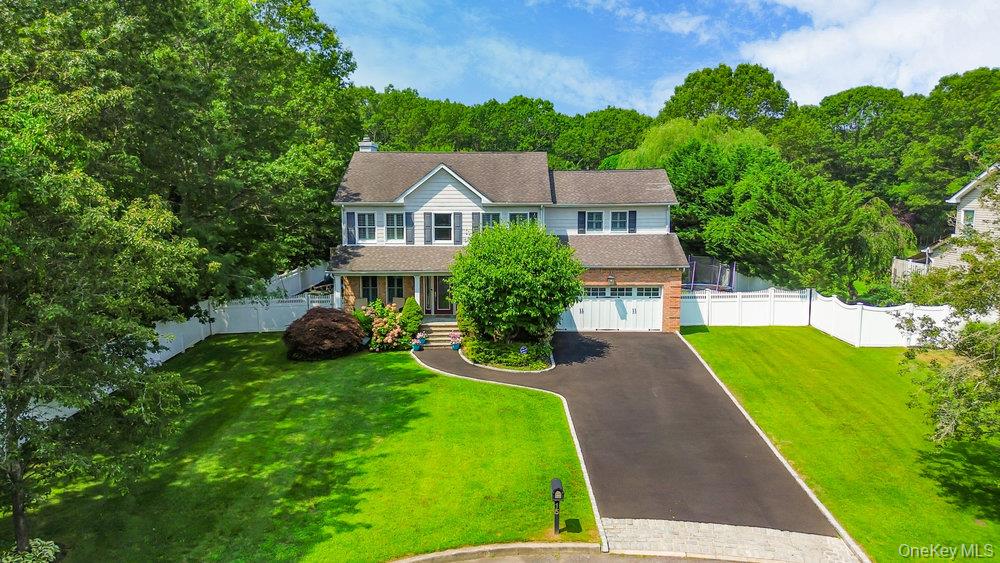 15 Victoria Court, Oakdale NY 11769