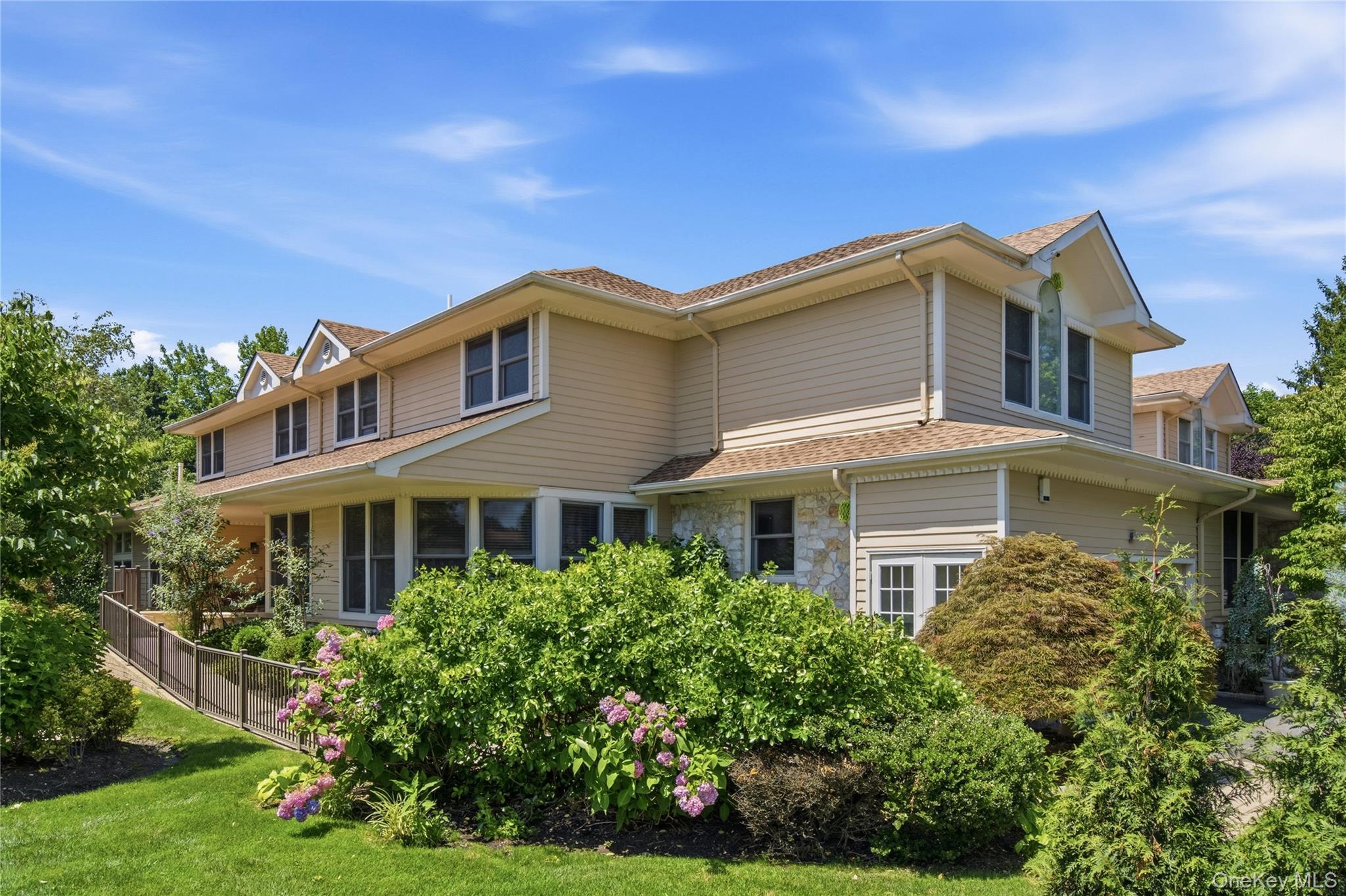 323 Baltustrol Circle, Roslyn NY 11576