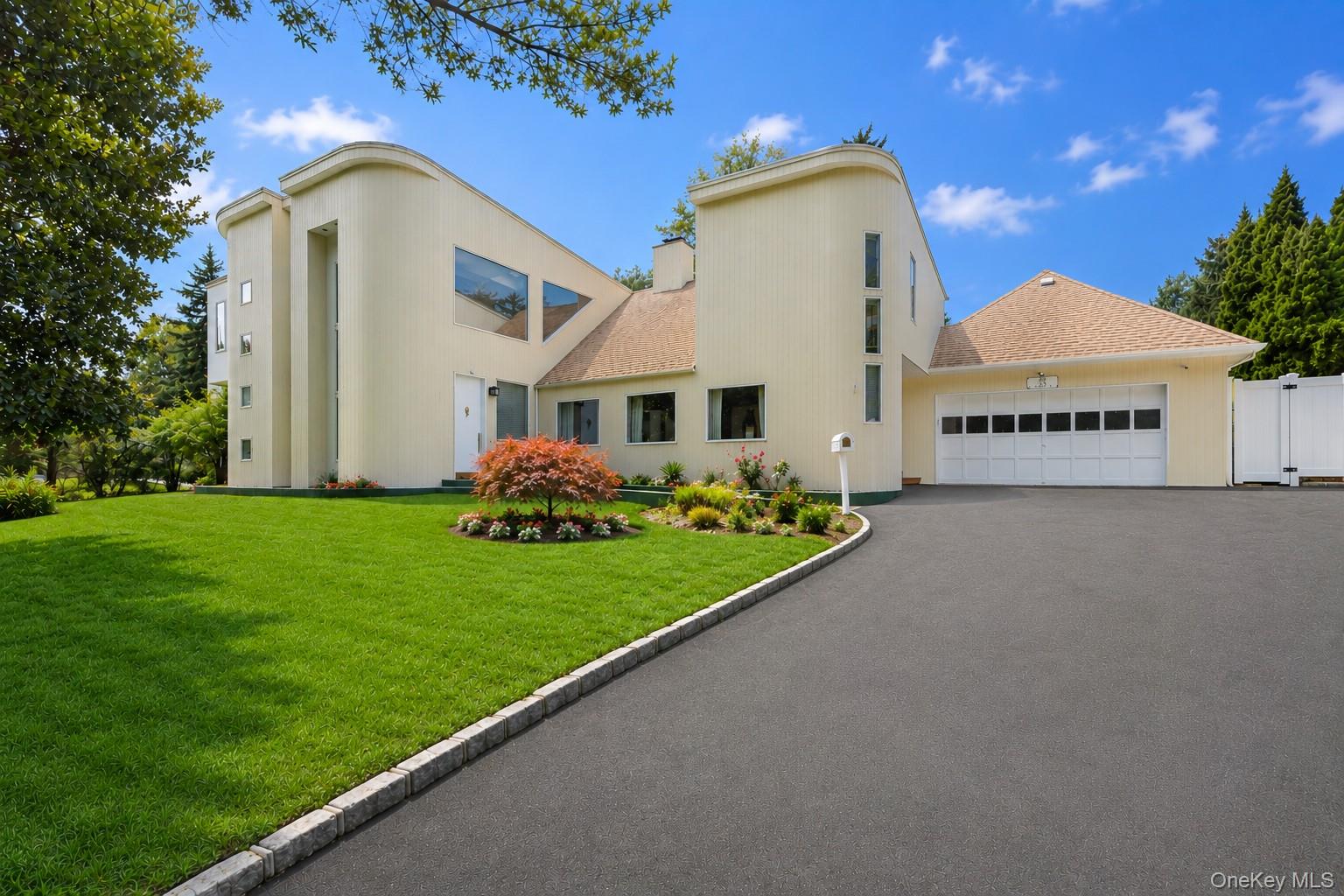 23 Wildwood Lane, Greenvale NY 11548