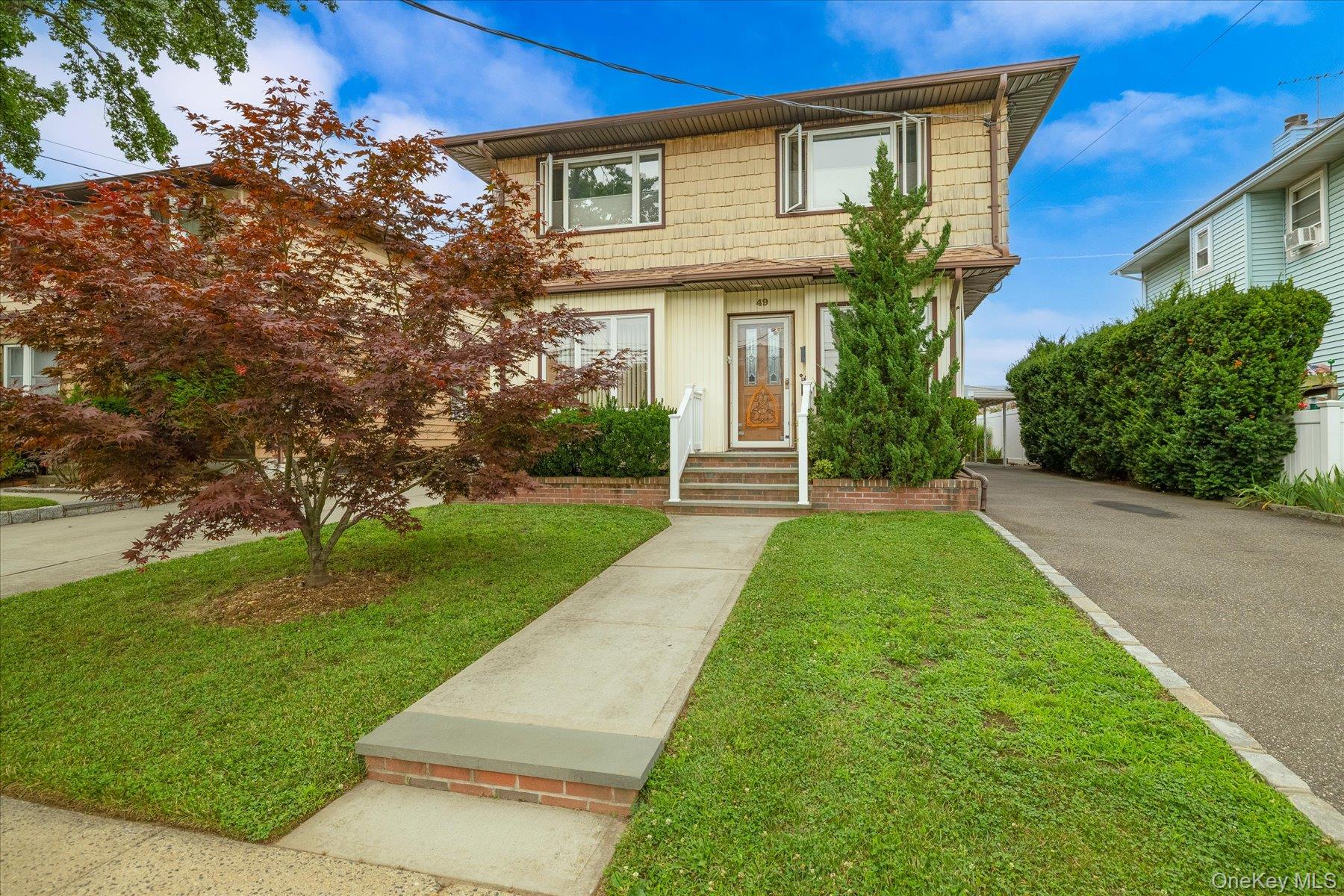 49 Roosevelt Court, Westbury NY 11590