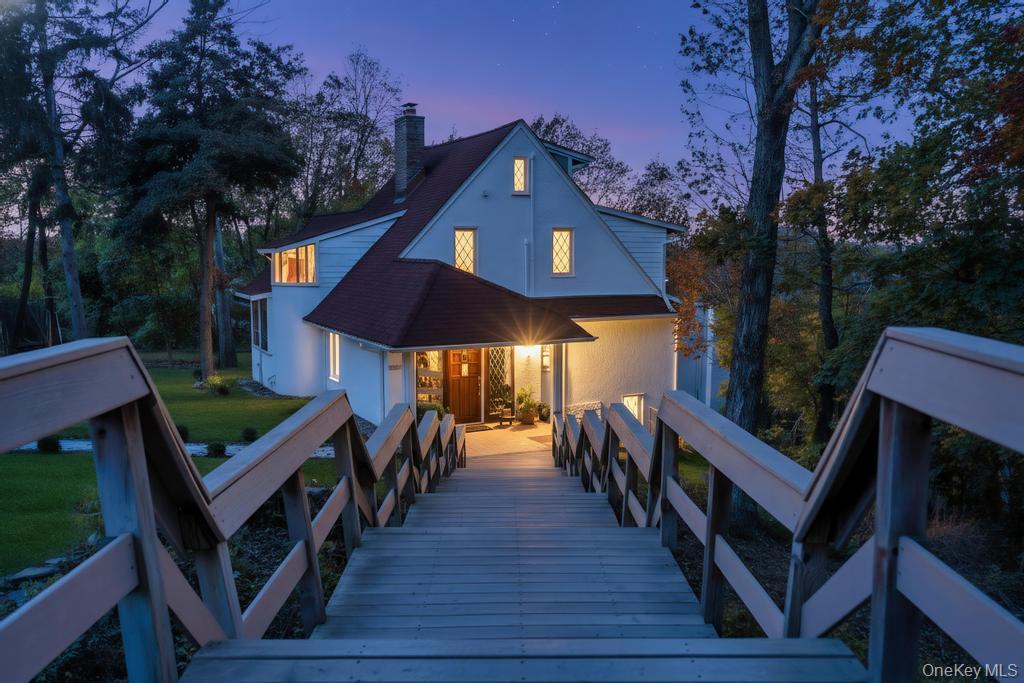 11 Buena Vista Road, Port Jefferson NY 11777