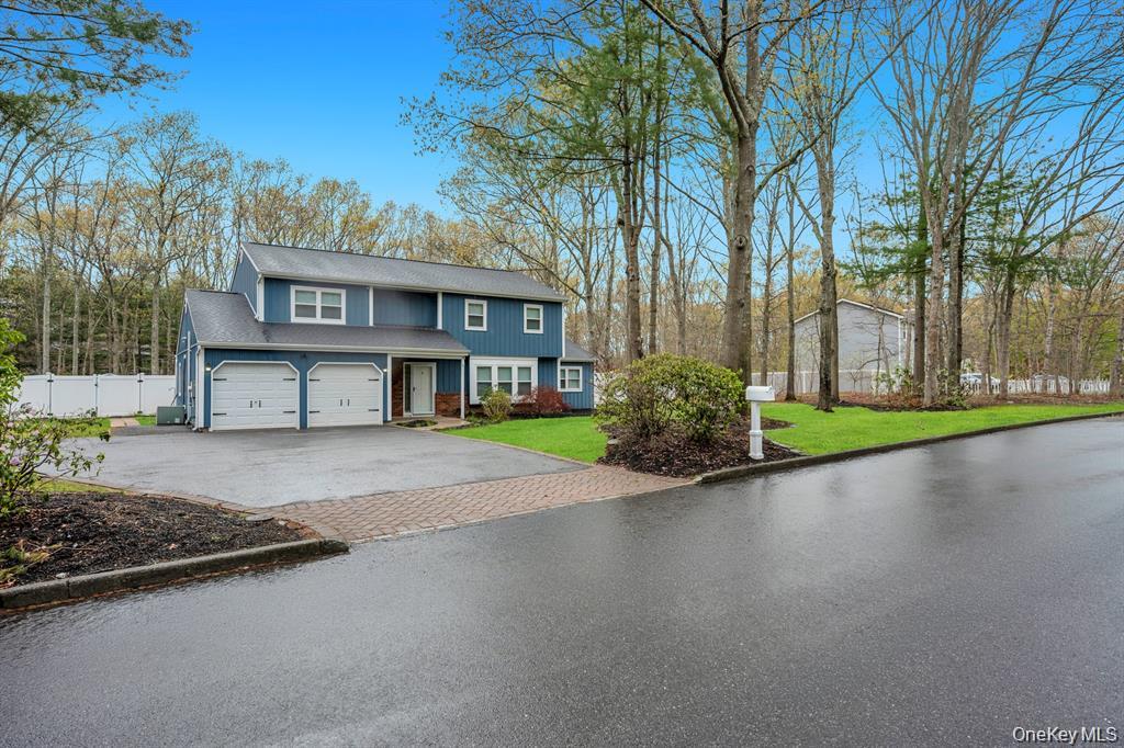 10 Ramblewood Road, Ridge NY 11961