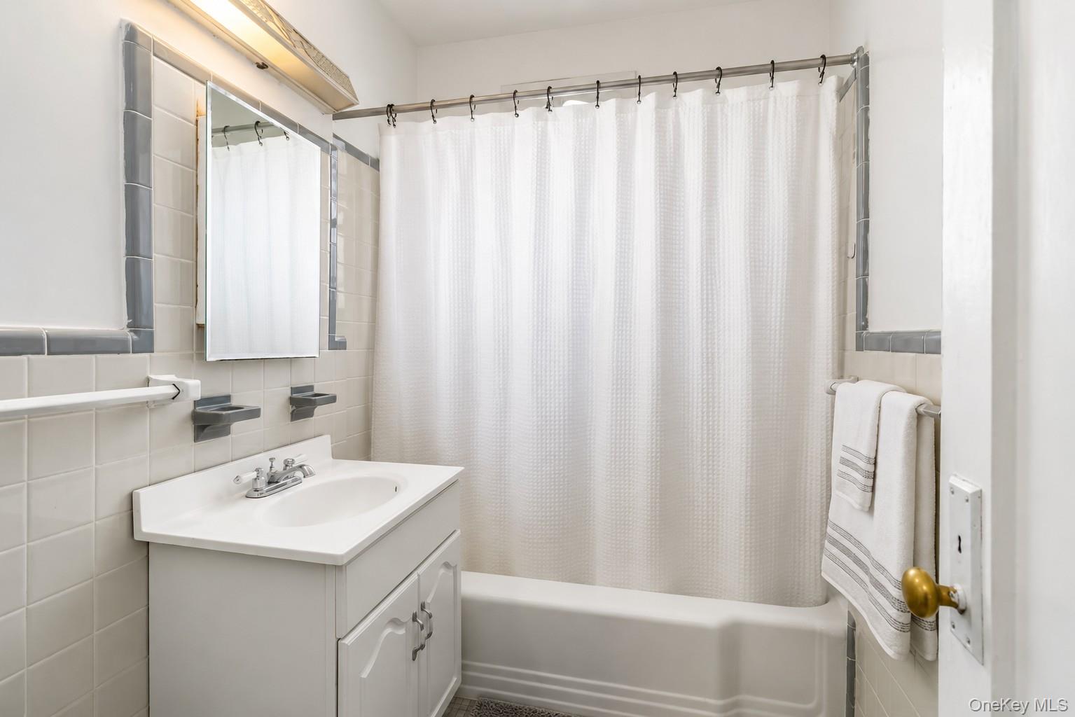 69-10 Yellowstone Boulevard Unit 505, Forest Hills NY 11375