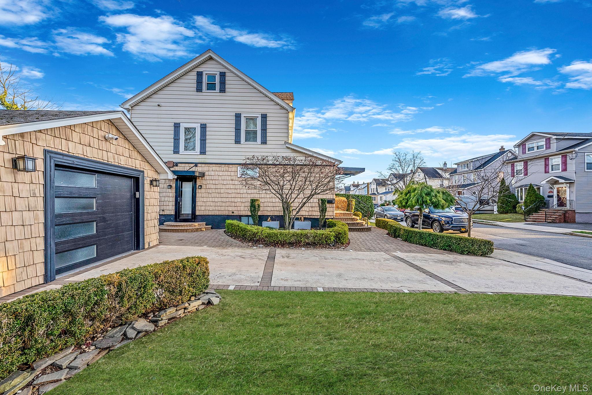 32 Everett Street, Lynbrook NY 11563