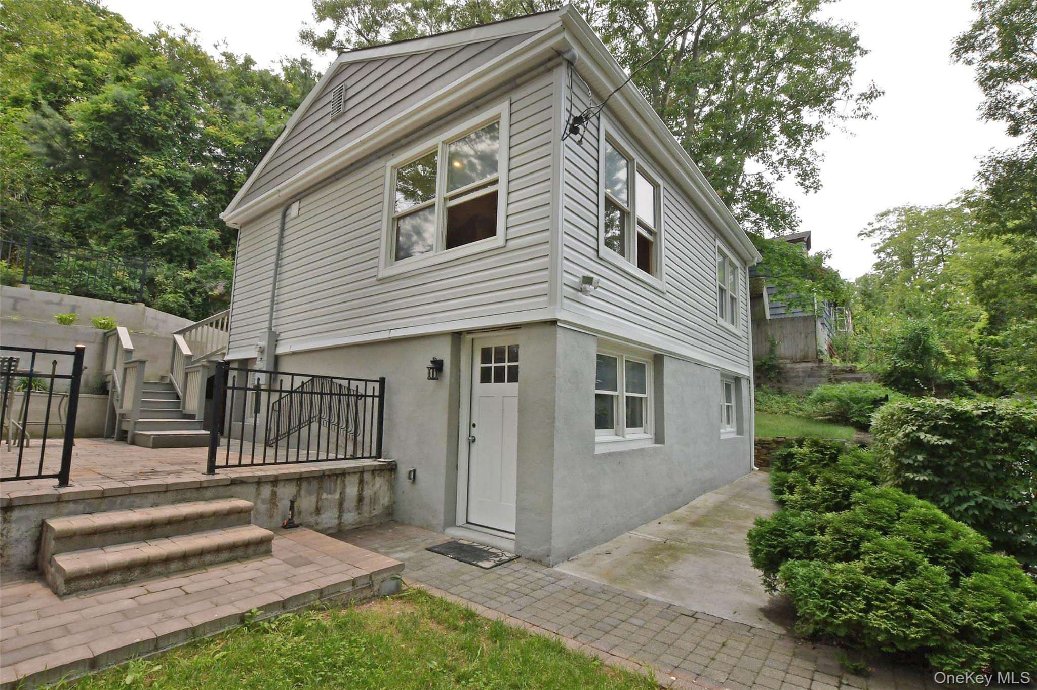 6 Southold Road, Sound Beach NY 11789