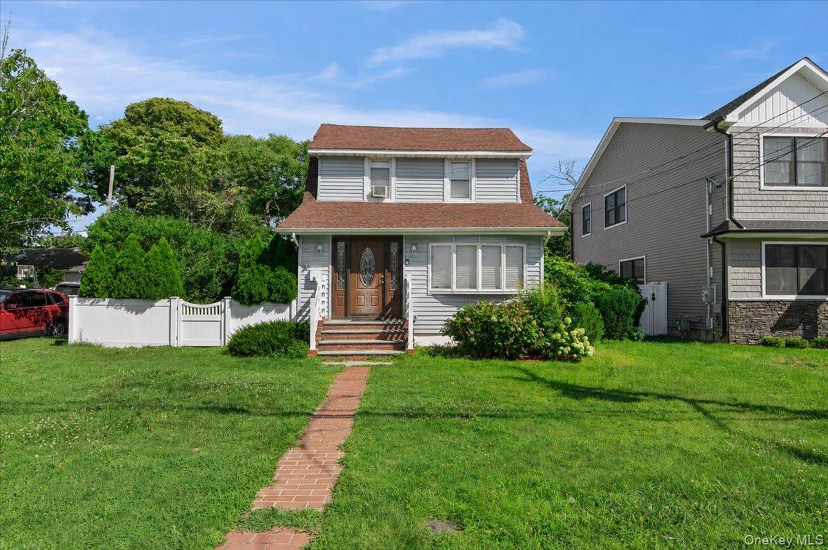 16 Marlboro Place, Bellmore NY 11710