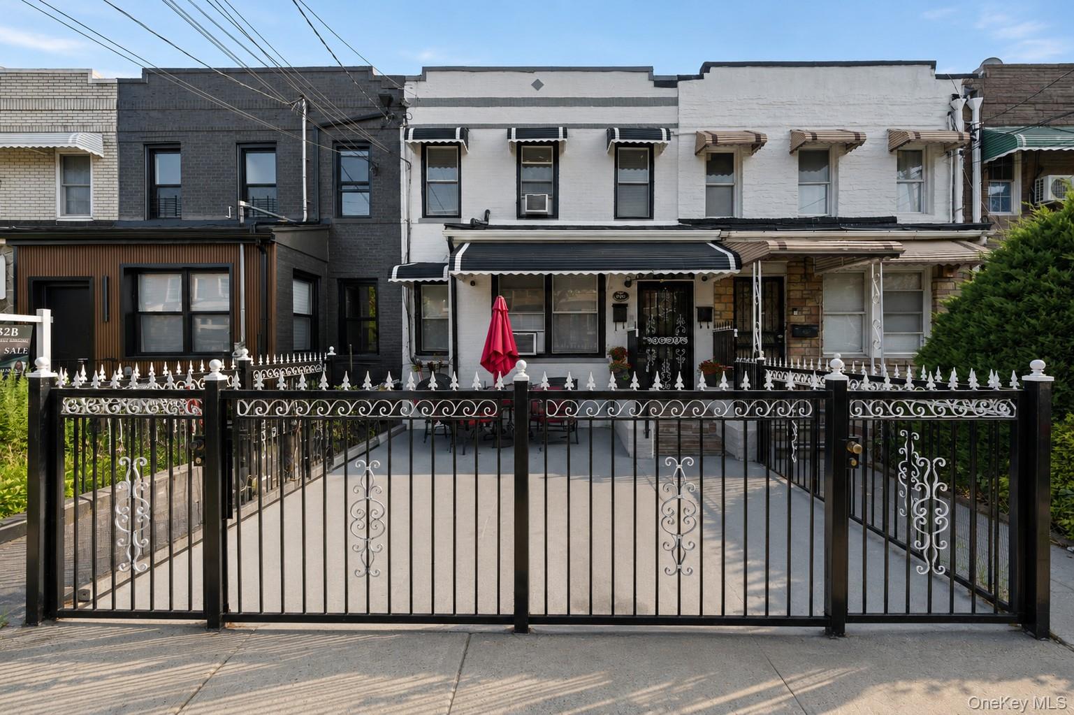 960 E 221st Street, Bronx NY 10469