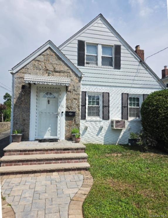 11 Prince Street, New Hyde Park NY 11040