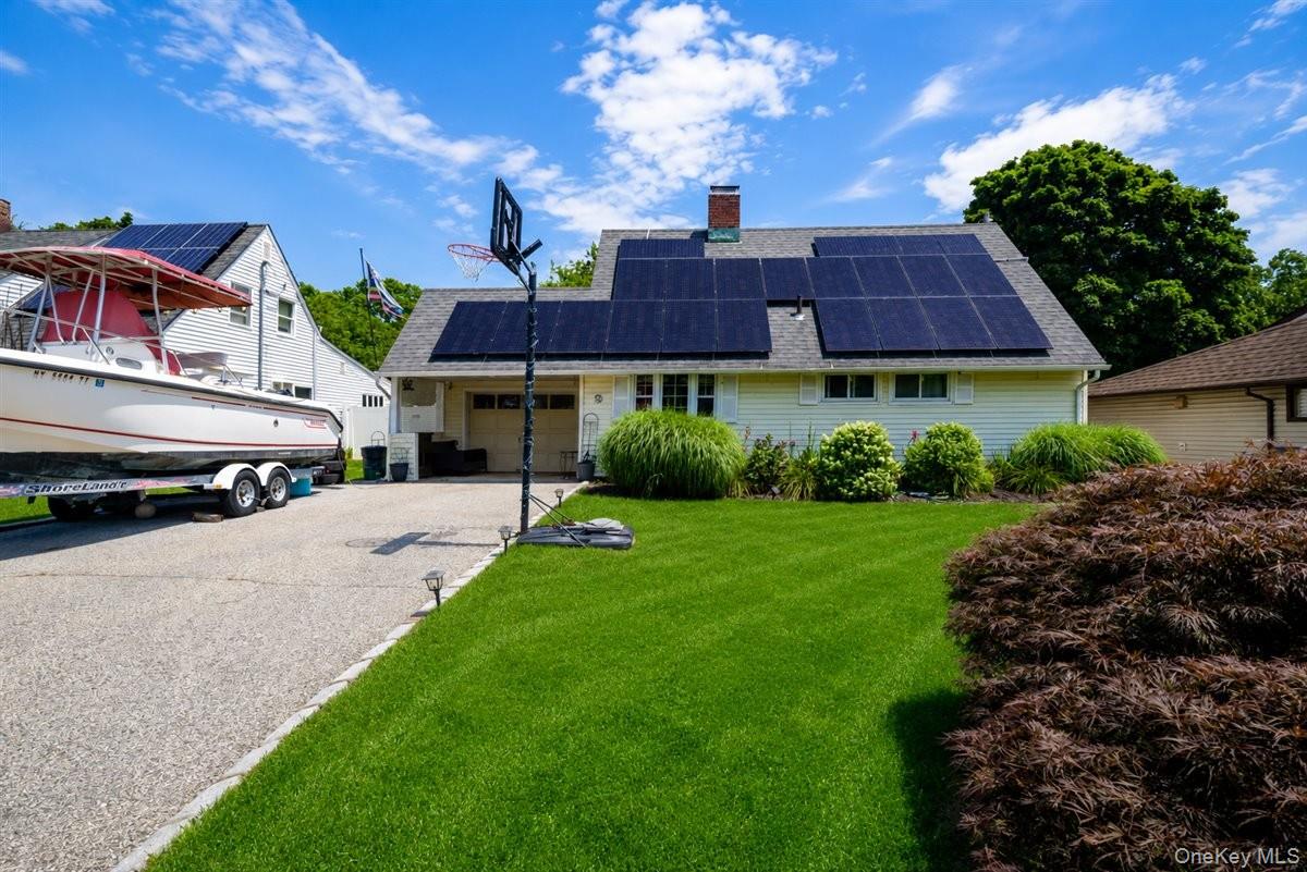 9 Skimmer Lane, Levittown NY 11756