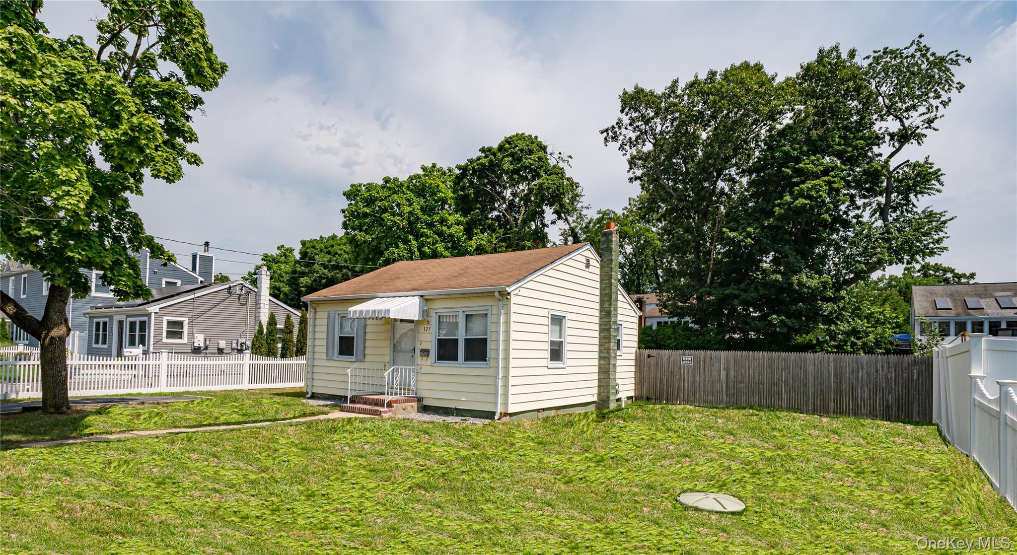 123 Cherubina Lane Unit 123, North Babylon NY 11703