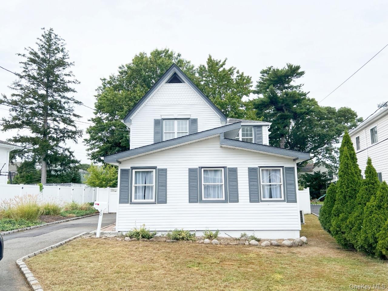 20 Walters Avenue, Syosset NY 11791