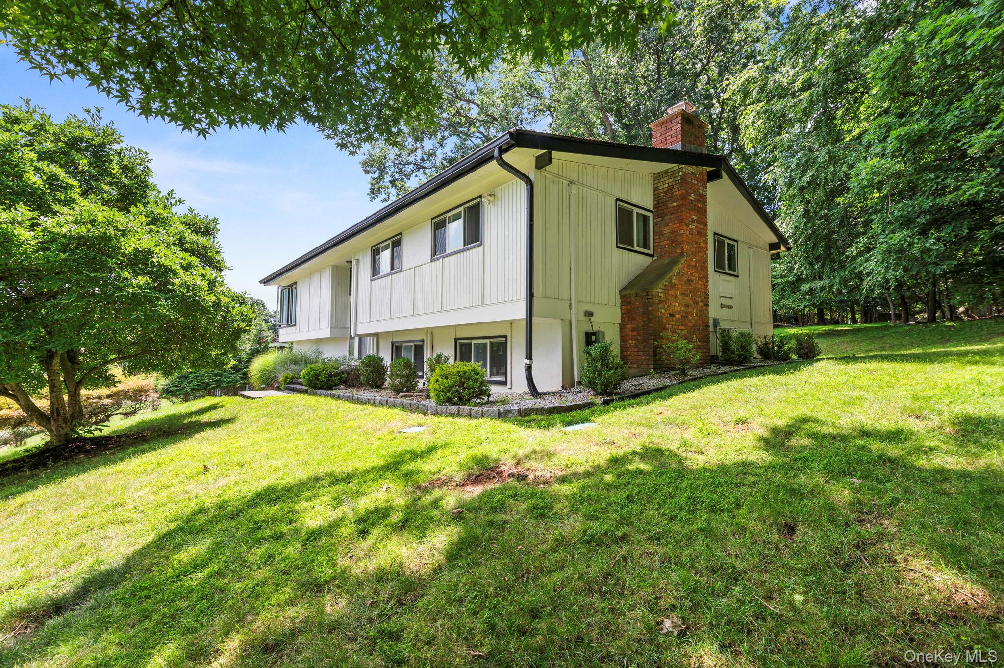 25 Ackerman Avenue, Airmont NY 10901