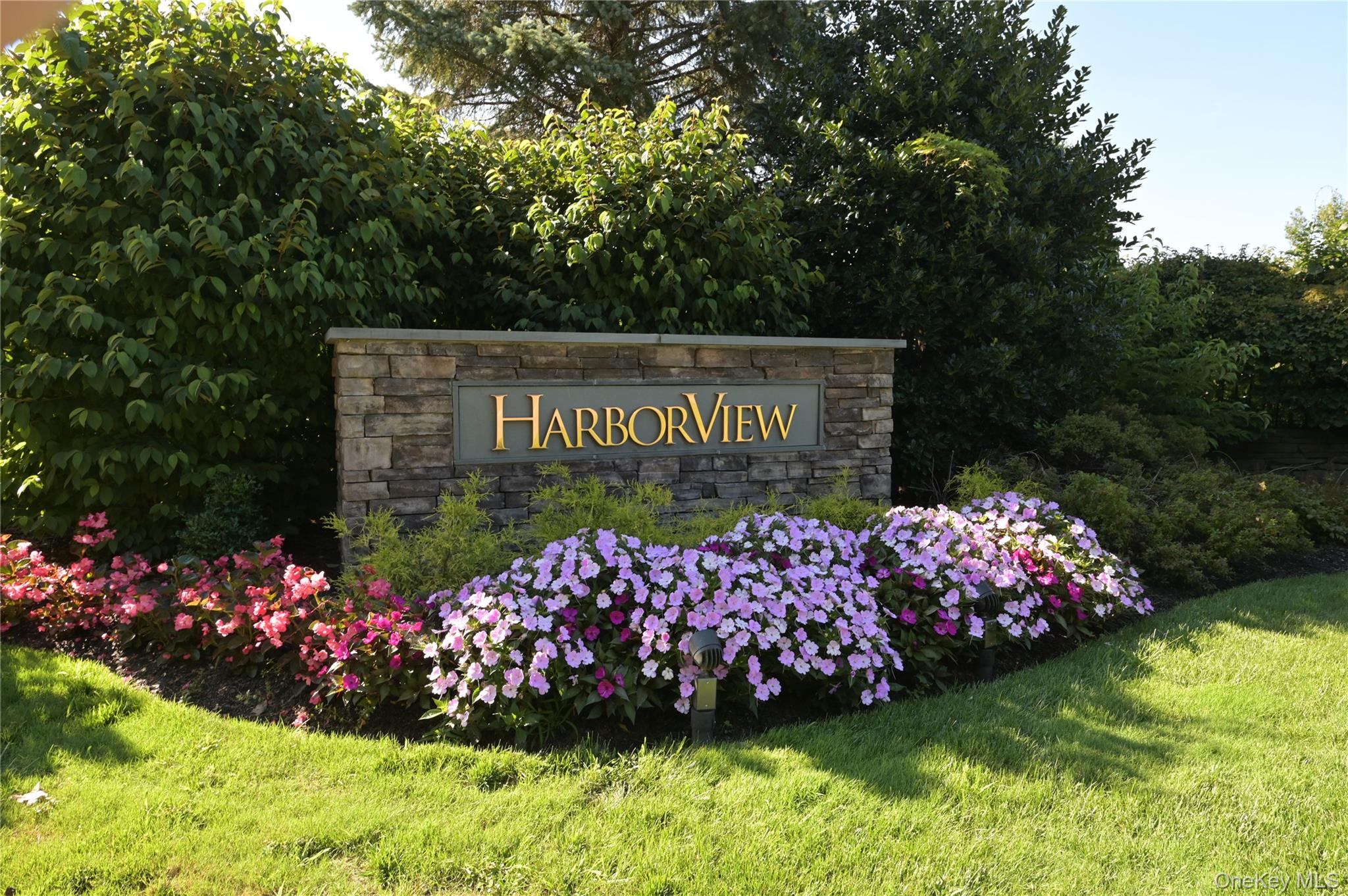 123 Links Court, Port Washington NY 11050