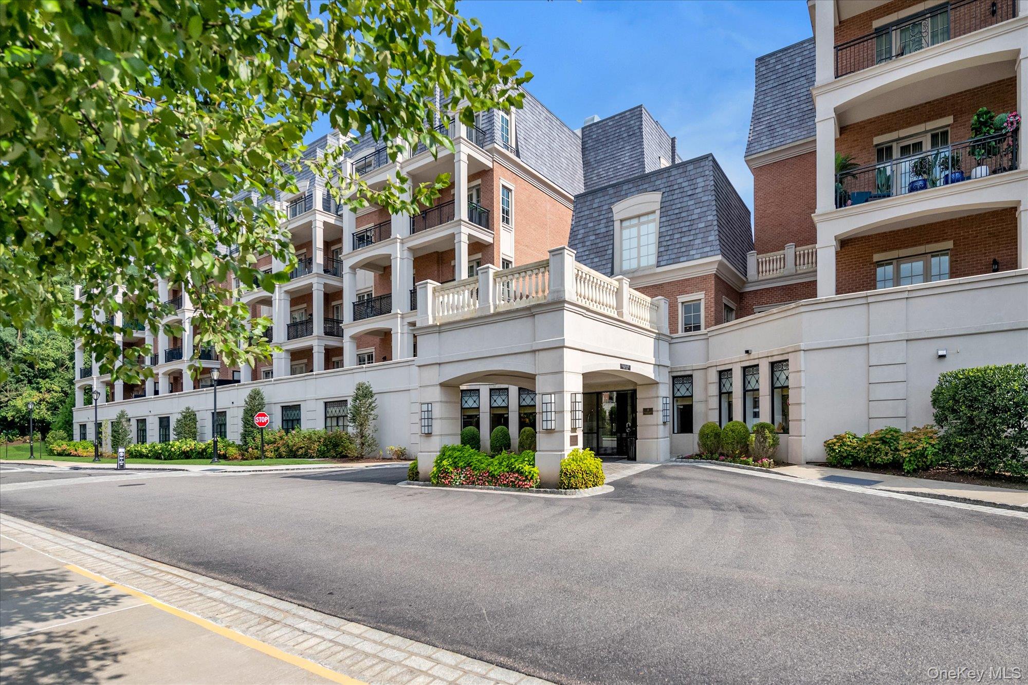 3000 Royal Court Unit 3107, North Hills NY 11040