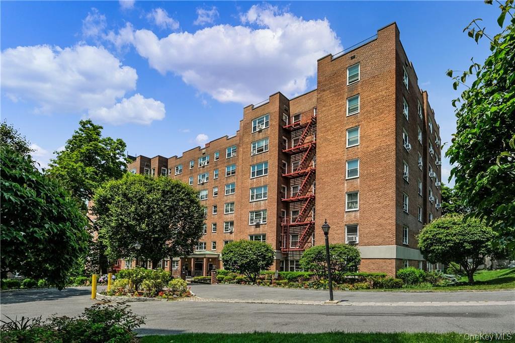 290 Collins Ave Unit 2C, Fleetwood NY 10552