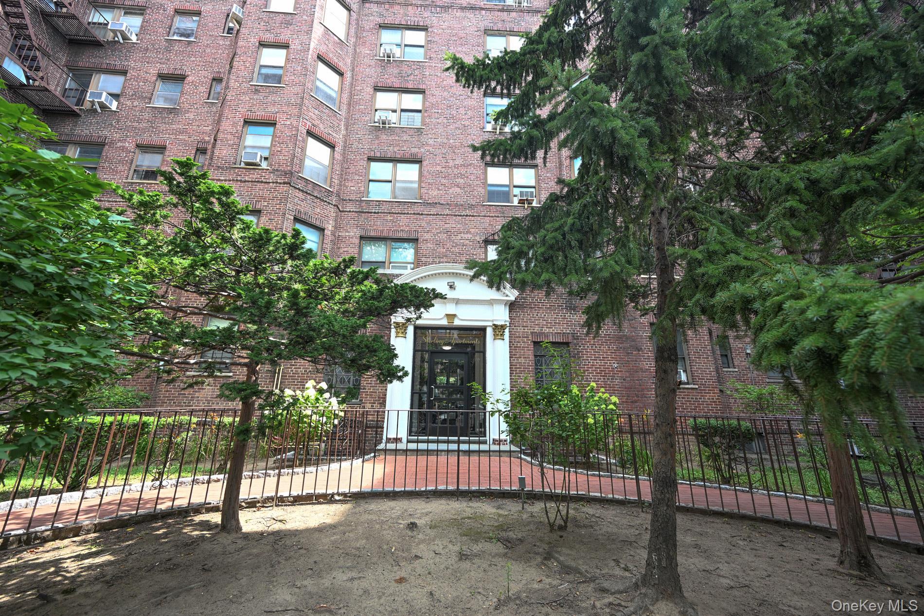 61-41 Saunders Street Unit B25, Rego Park NY 11374