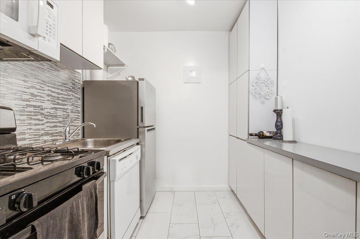 70-25 Yellowstone Boulevard Unit 16R, Forest Hills NY 11375
