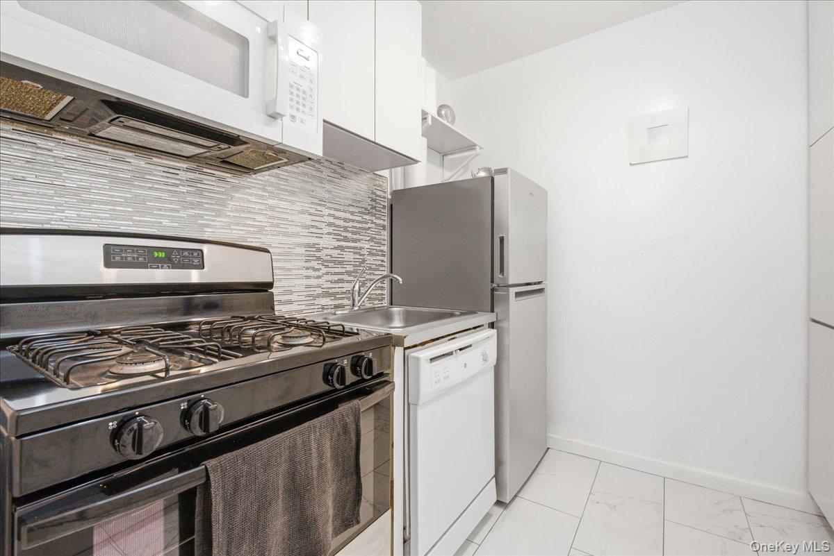 70-25 Yellowstone Boulevard Unit 16R, Forest Hills NY 11375