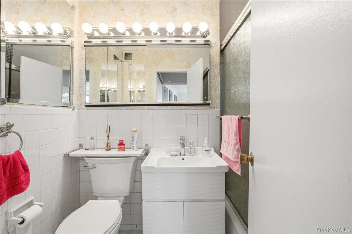 70-25 Yellowstone Boulevard Unit 16R, Forest Hills NY 11375