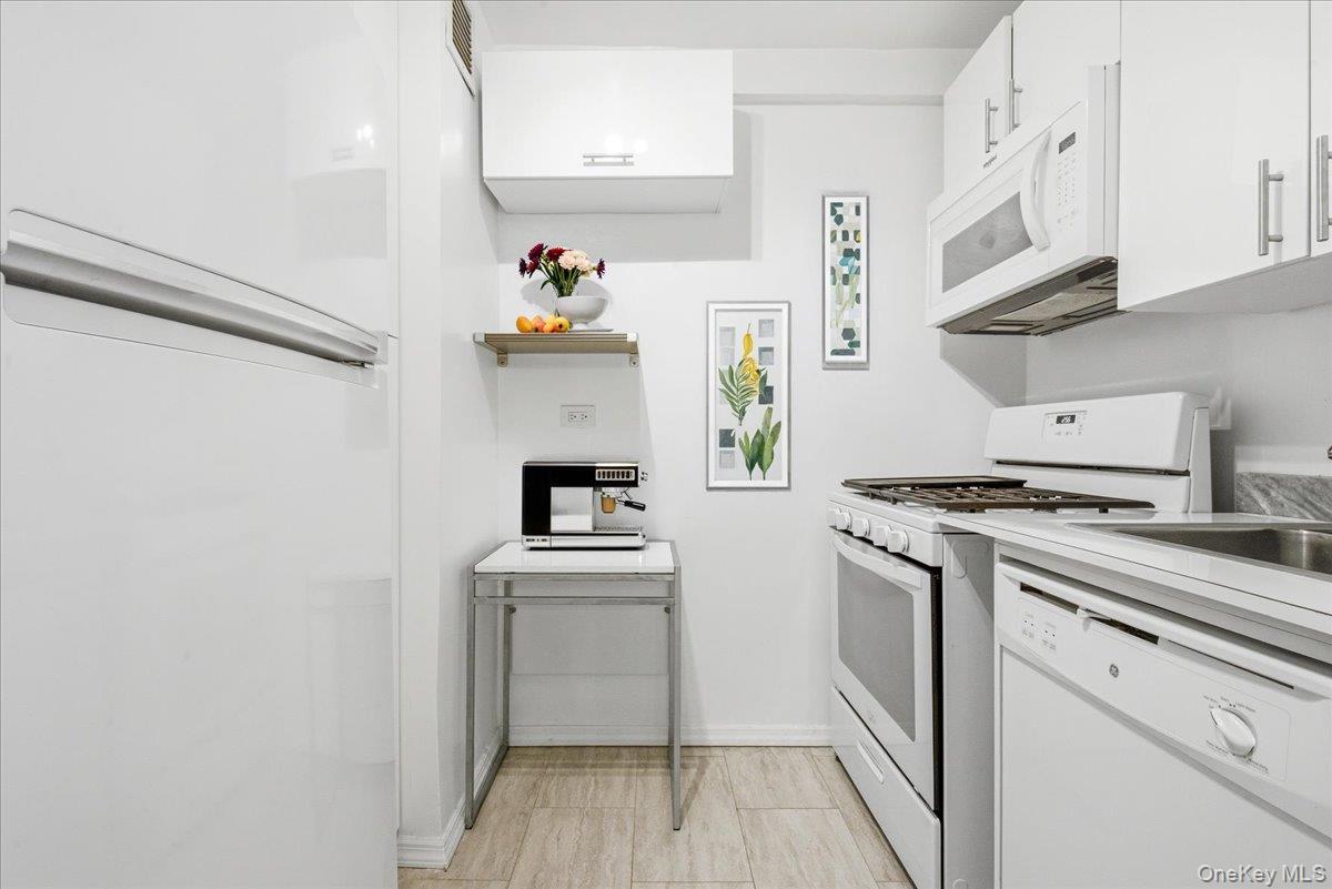 70-25 Yellowstone Boulevard Unit 4B, Forest Hills NY 11375