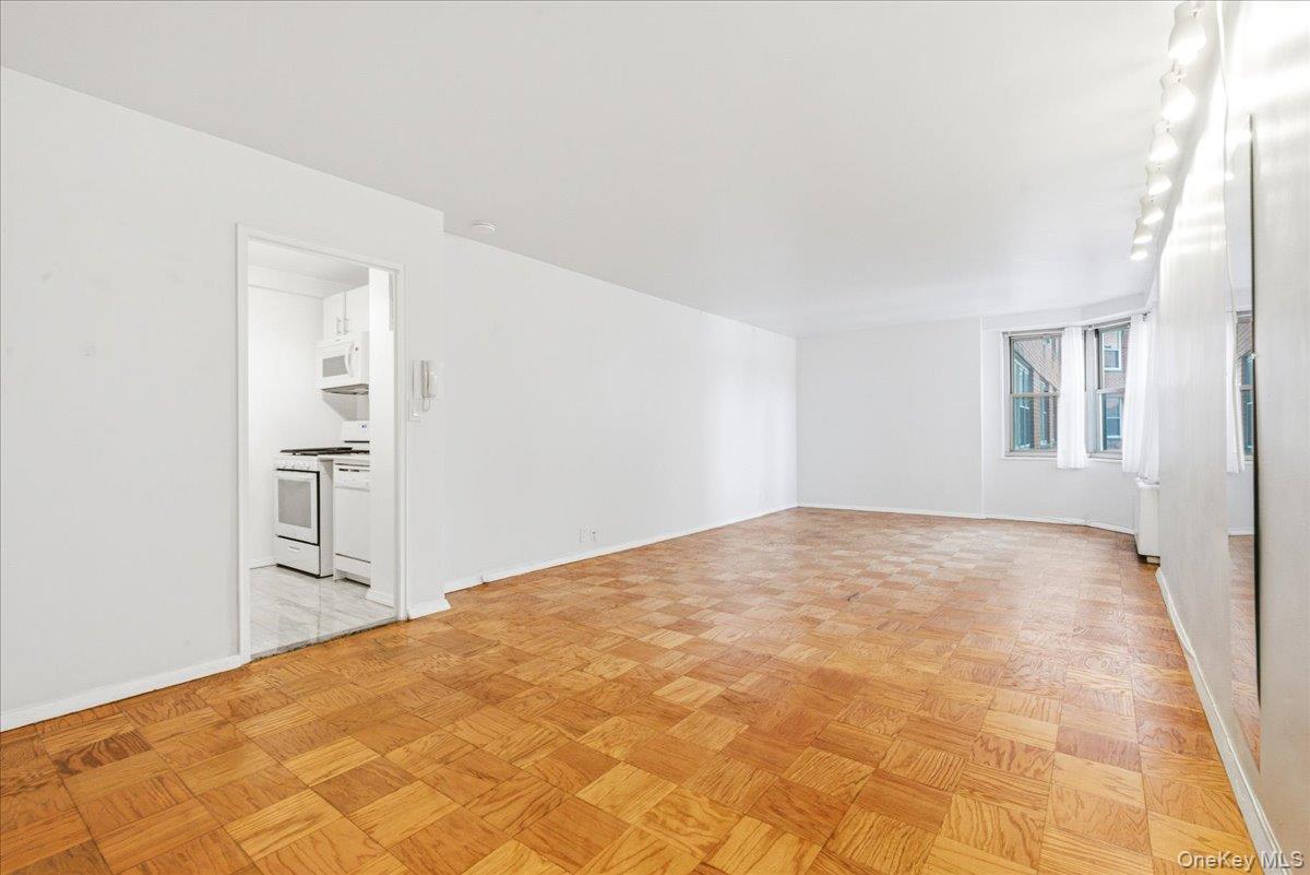 70-25 Yellowstone Boulevard Unit 4B, Forest Hills NY 11375