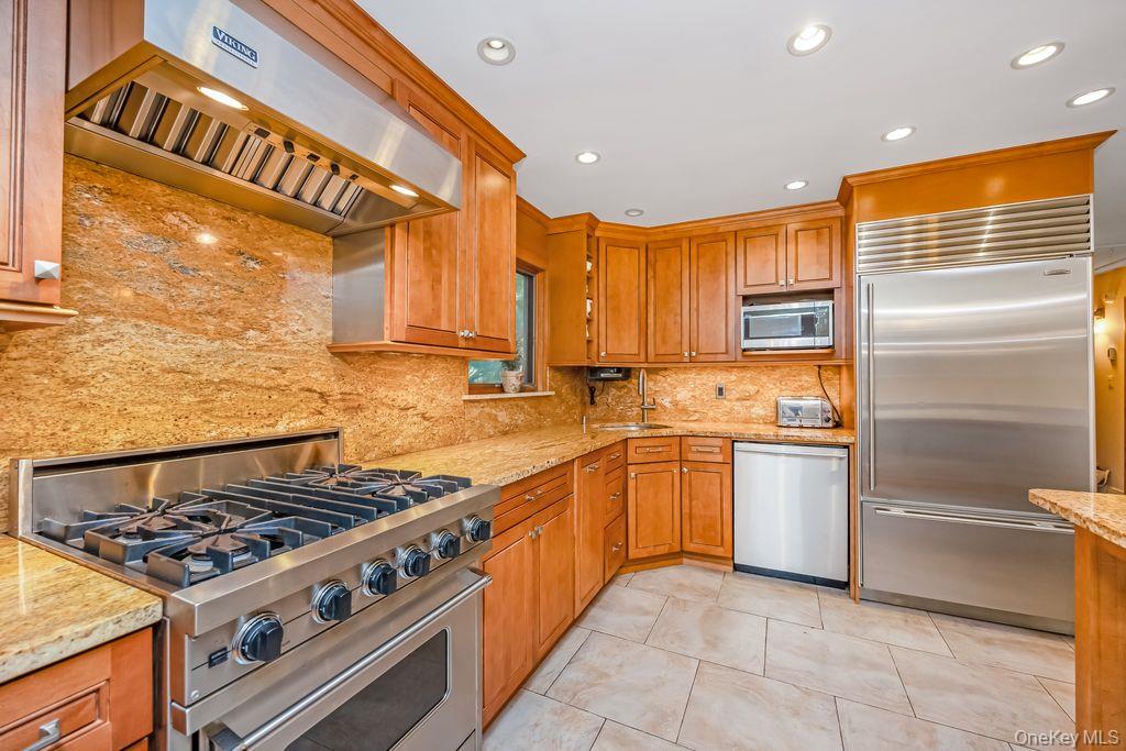 67 Cedar Place, Floral Park NY 11001
