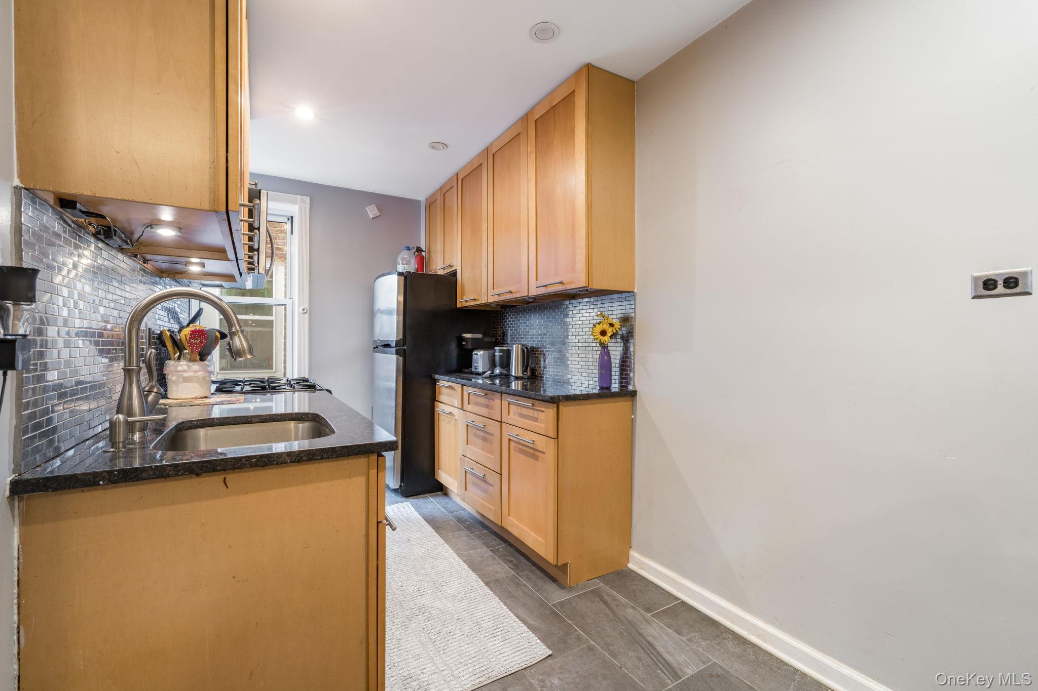 182-25 Wexford Terrace Unit 410, Jamaica Estates NY 11432
