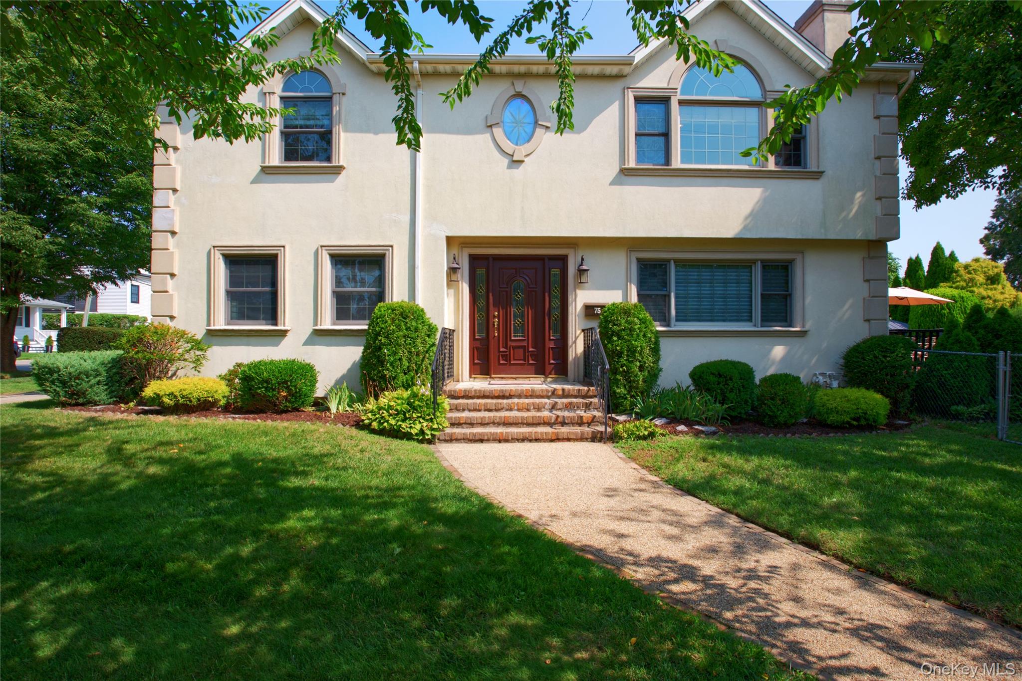 75 Maple Street, Roslyn Heights NY 11577