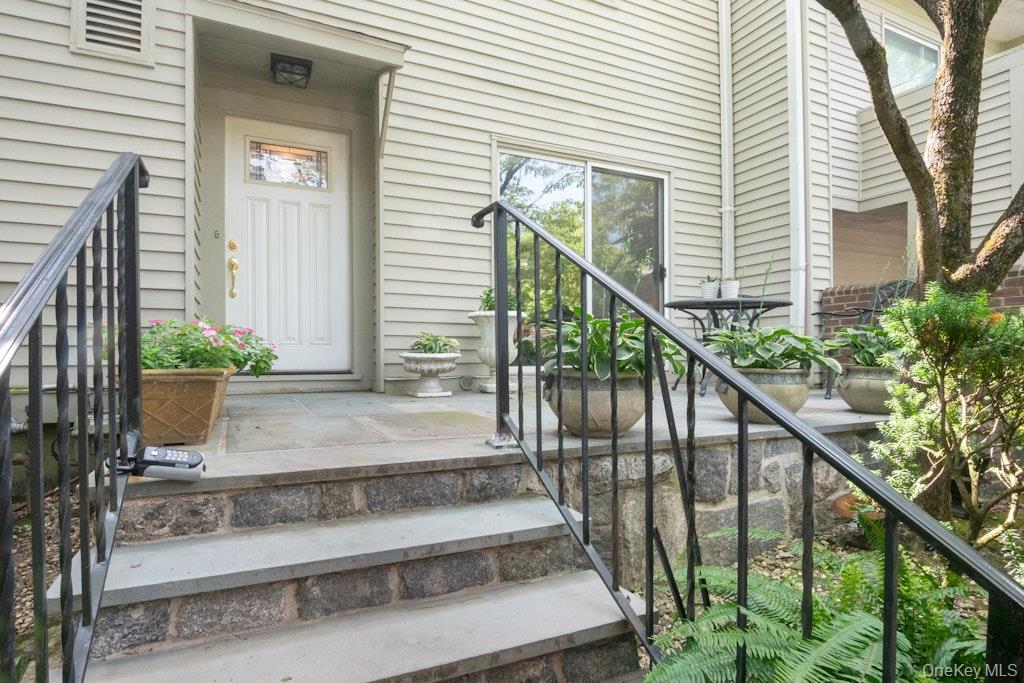 8 Waterside Close, Eastchester NY 10709