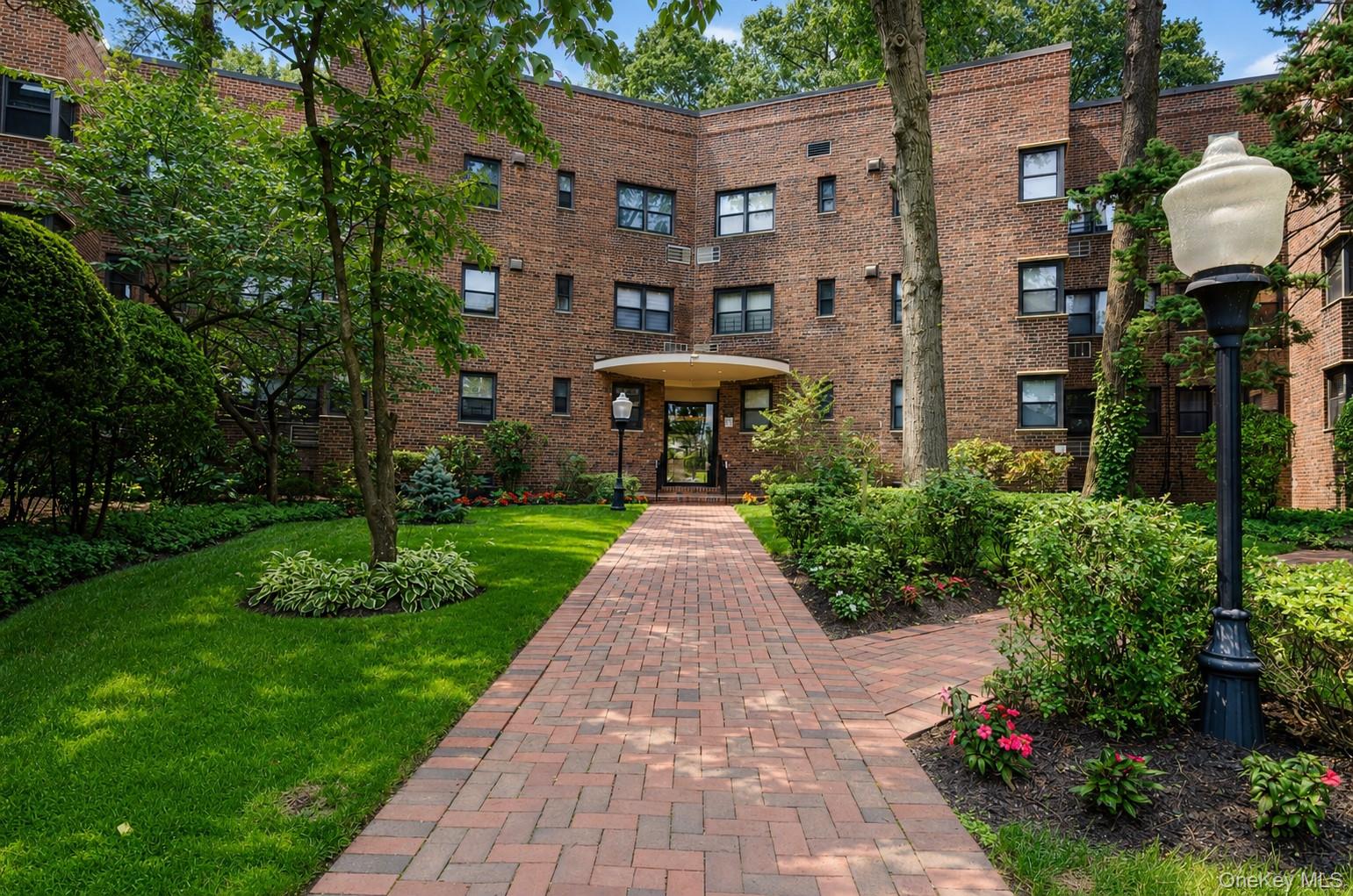 50 Brompton Road Unit 2N, Great Neck NY 11021