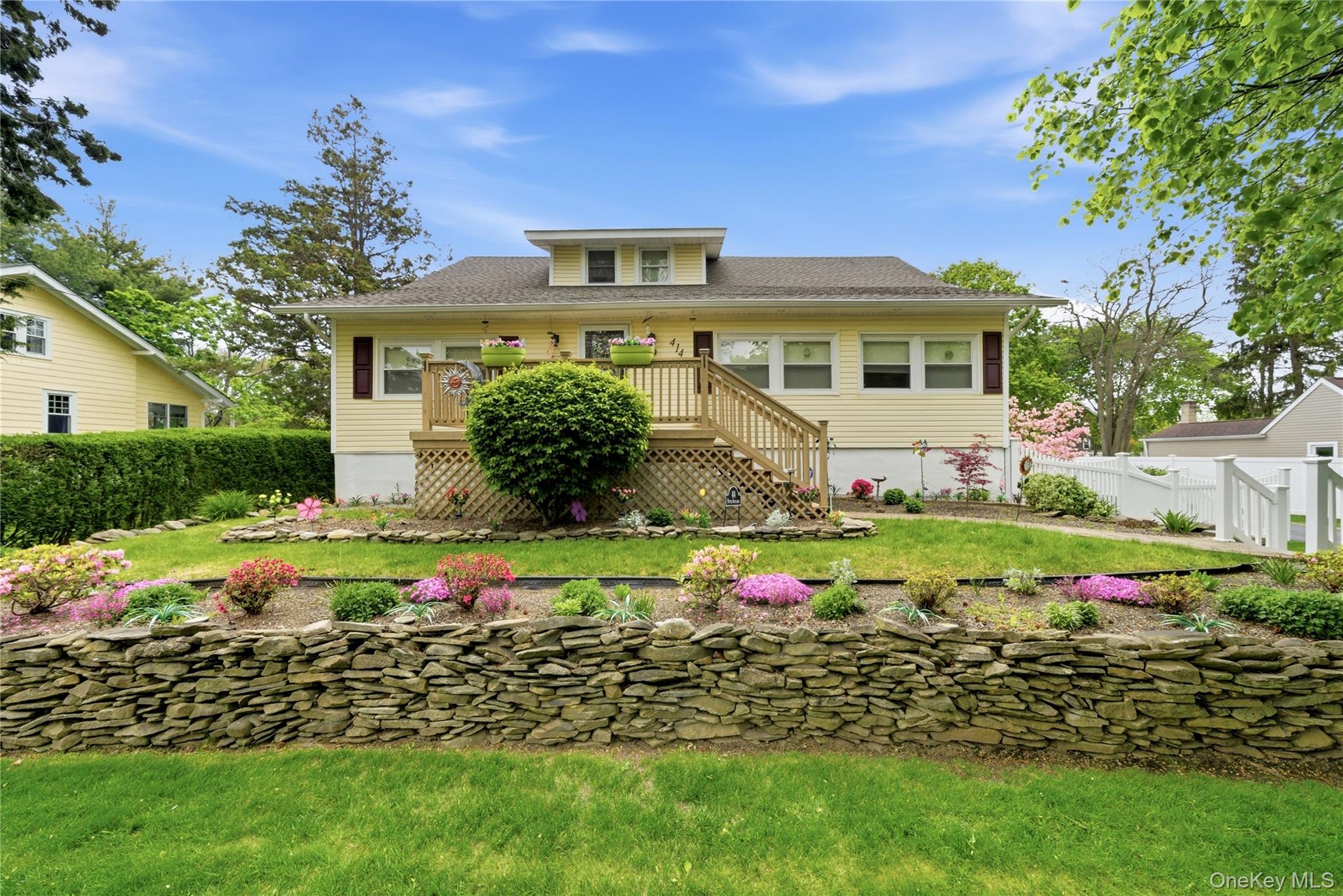 414 Potter Boulevard, Brightwaters NY 11718