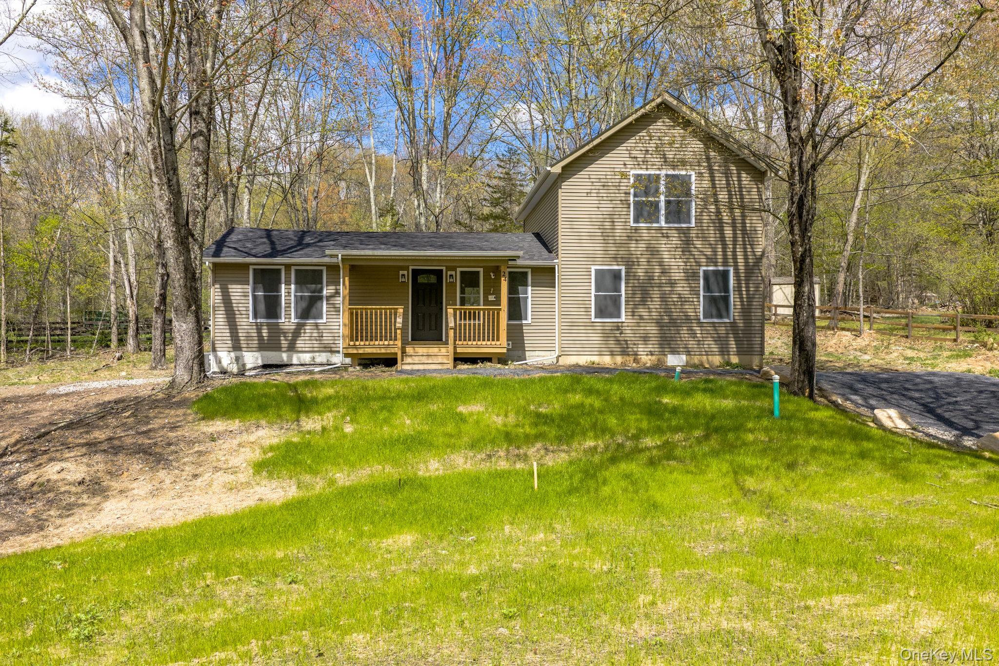 24 Farmingdale Lane, Bloomingburg NY 12721