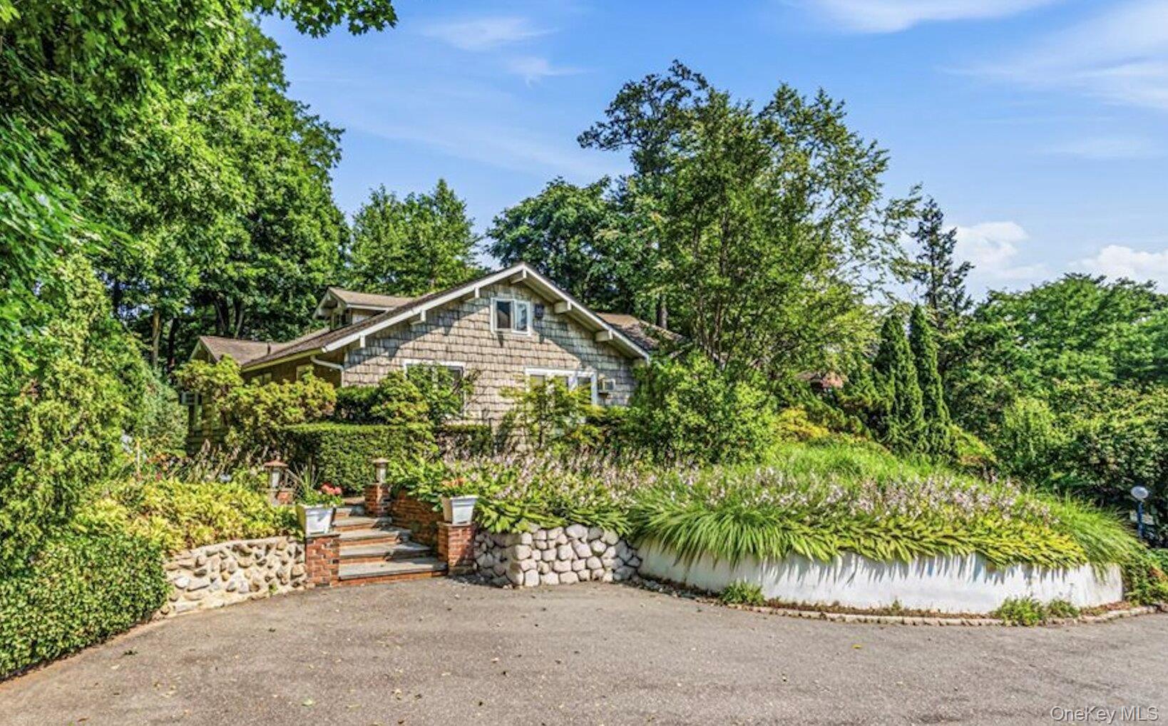 18 Crescent Road, Great Neck NY 11021