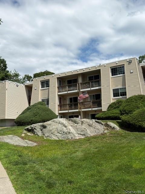 525 Fox Run Lane, Carmel NY 10512