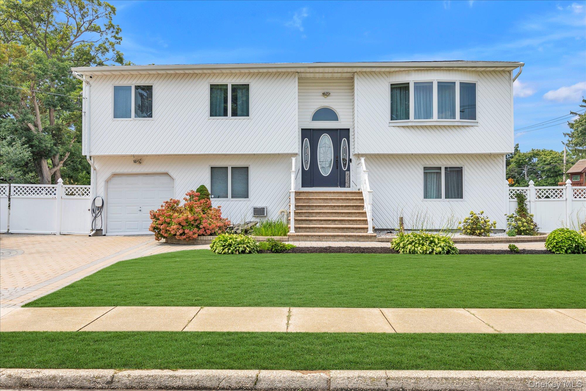 583 N Erie Avenue, Lindenhurst NY 11757
