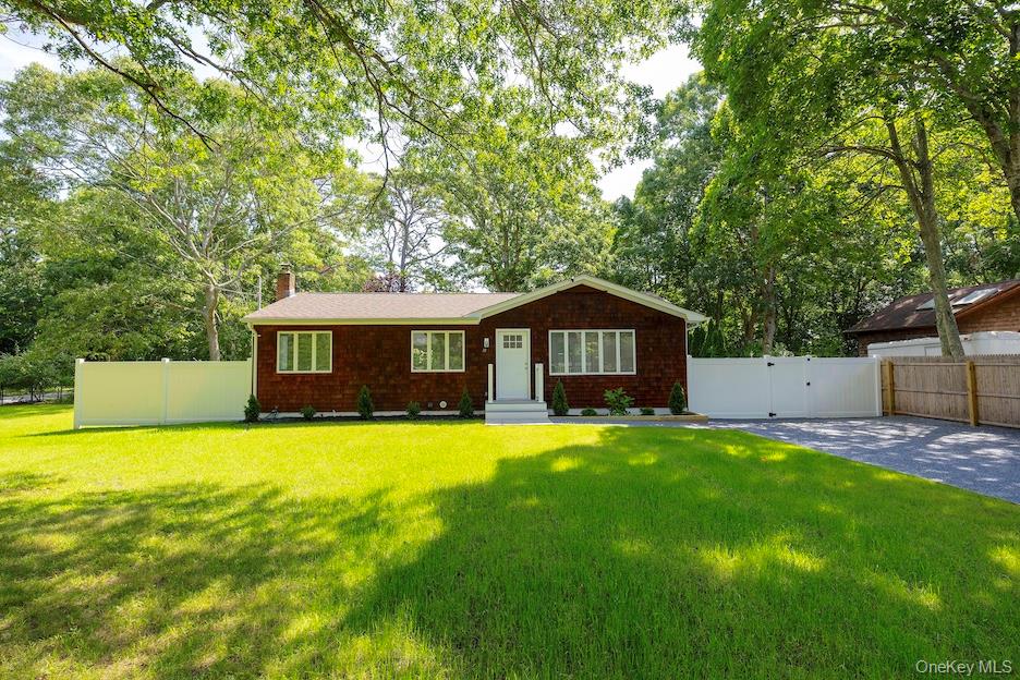 18 EASTERLY Road, Hampton Bays NY 11946