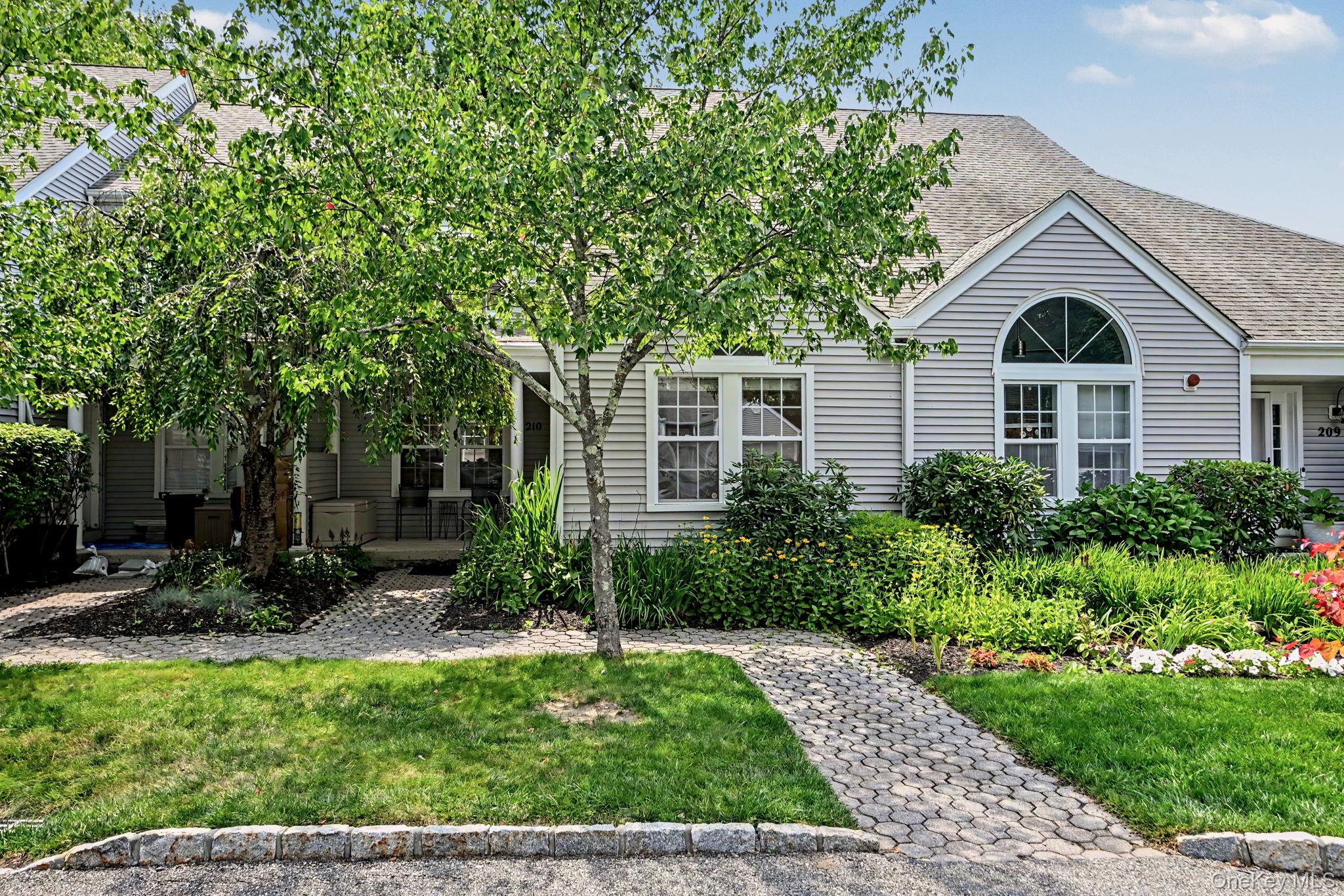 210 Sandpiper Court Unit 210, Yorktown Heights NY 10598