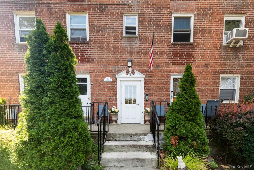 15 LEEWOOD Circle Unit 1R, Eastchester NY 10709