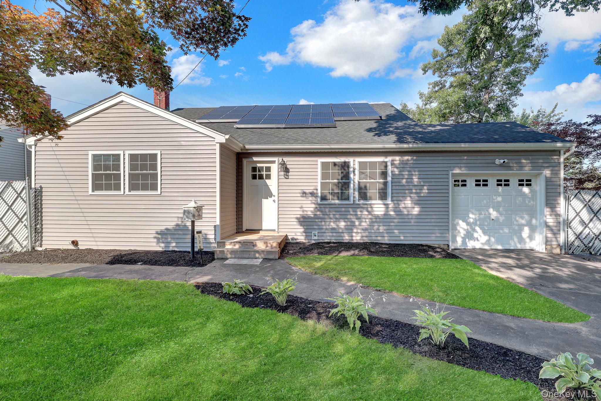128 W 17th Street, Deer Park NY 11729